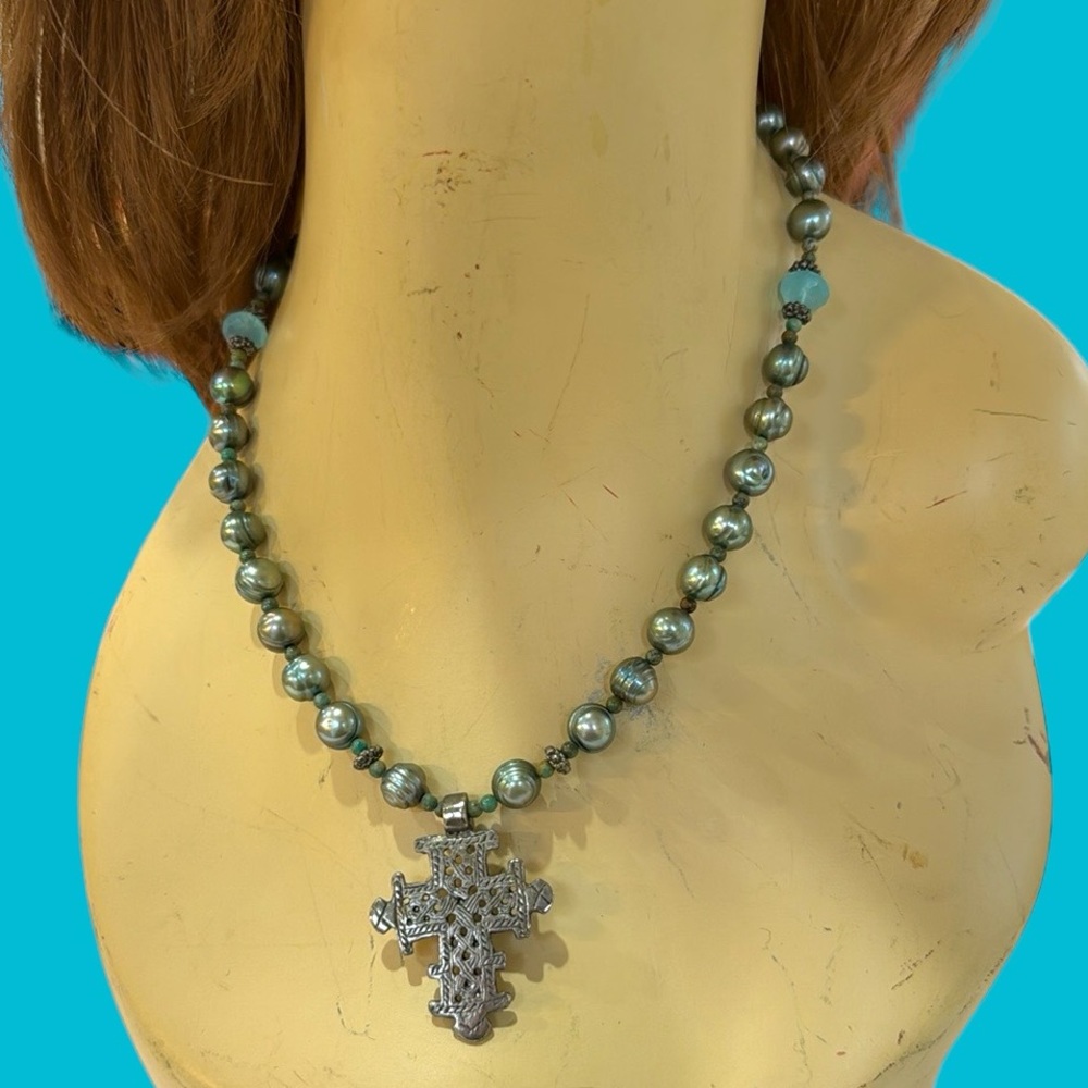 HANDWIRED‎ GRAY PEARLS W/ SILVER EUROPEAN CELTIC CROSS PENDANT